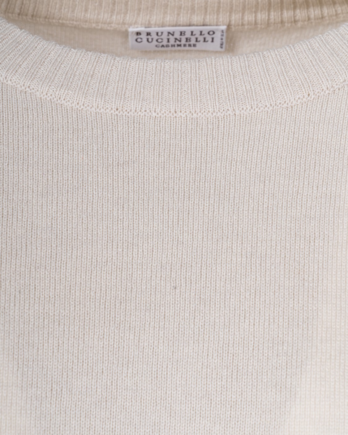 shop BRUNELLO CUCINELLI  Maglia: Brunello Cucinelli maglia in cashmere con Shiny Details.
Girocollo in maglia a coste.
Spalla abbassata.
Maniche con risvolto.
Polsini e fondo in maglia a costina.
Maglia rasata.
Decorazione in monile Nickel-free.
Composizione: 100% CASHMERE. 
Made in Italy.. M12189200-C9588 number 7913208